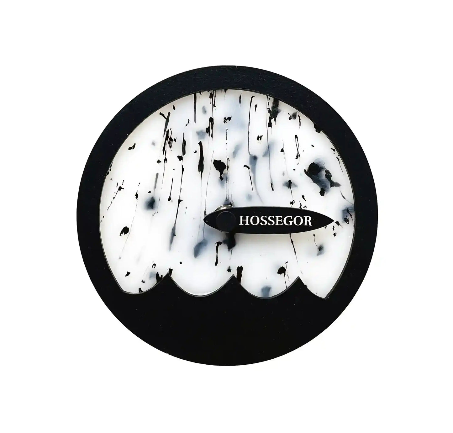 Horloge des marées blanche avec une petite vague noir en surimpression