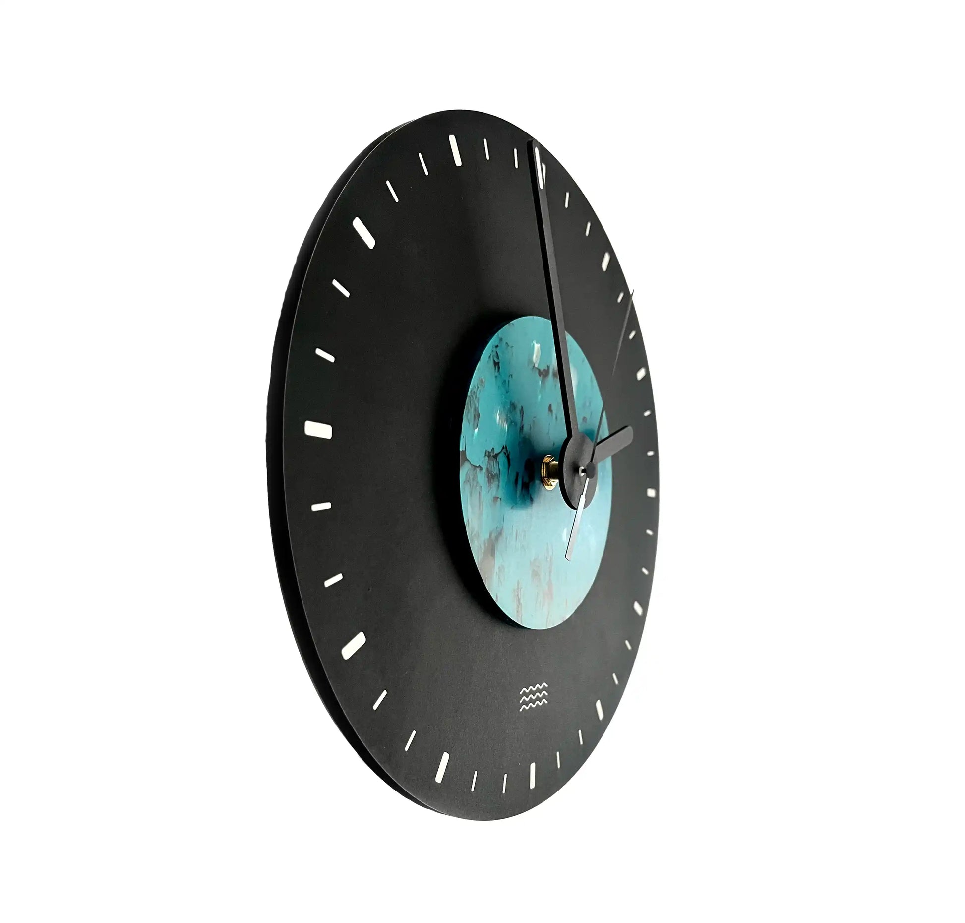 horloge noir et bleu